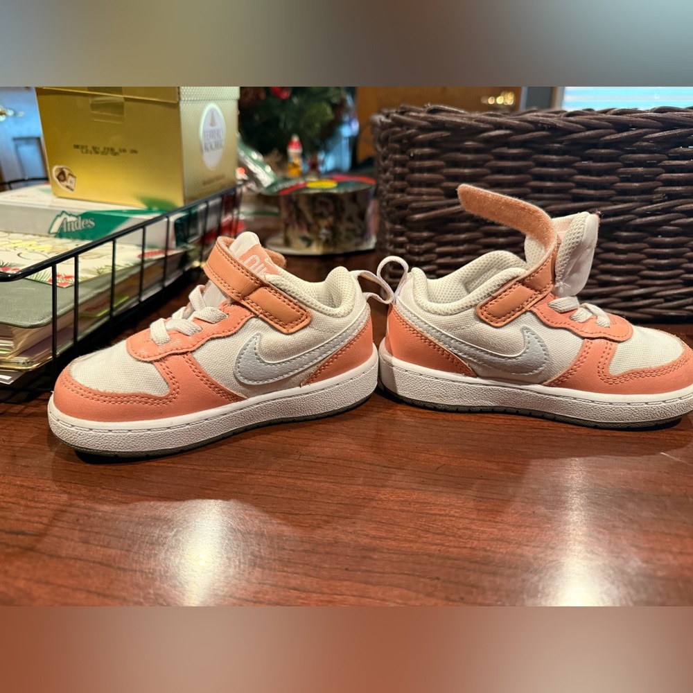 Nike Kids Sneakers in White and Orange
